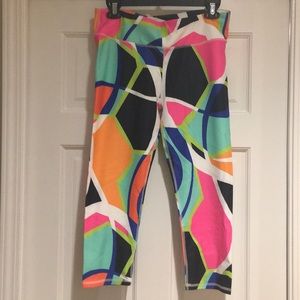 Fabletics Salar Capri Size L NWT